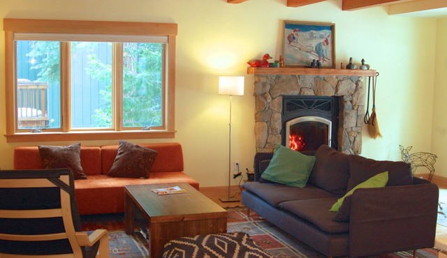 TAHOE PINES WEST SHORE CABIN 5 MIN WALK TO LAKE 3 BED/3 BATH, SLEEPS 8, DOGS/SKI