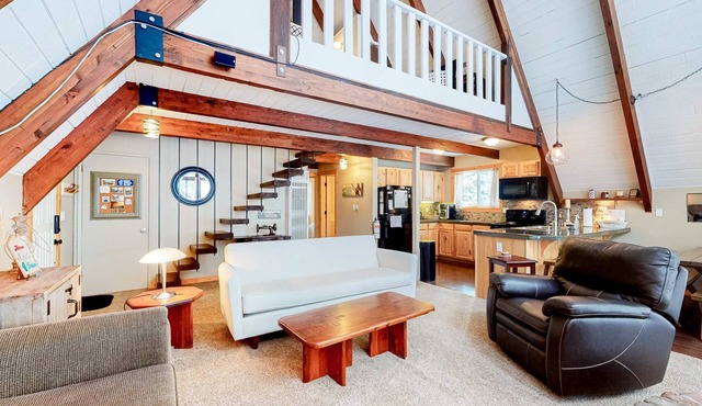 Tahoe retreat with private hot tub, wood stove, deck, & grill