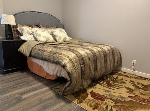 Tahoe Room Full bed for two 13 miles to Seattle Space Needle