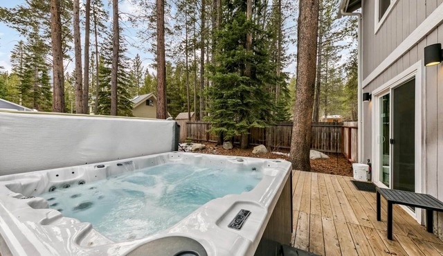 Tahoe Spa Cabin: Private Sauna and Hot Tub, Game Room, Dog Friendly