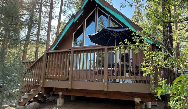 Tahoe Time Cabin w/King Bed, Modern Tahoe Cabin w/King Bed Suite & Level 1 EV Charging