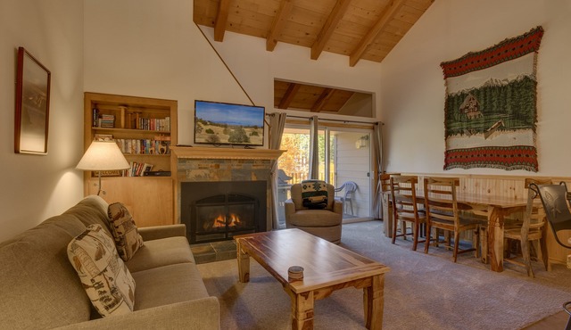 Tahoe Woods: 2 BR, 2 BA Townhouse in Carnelian Bay, Sleeps 8