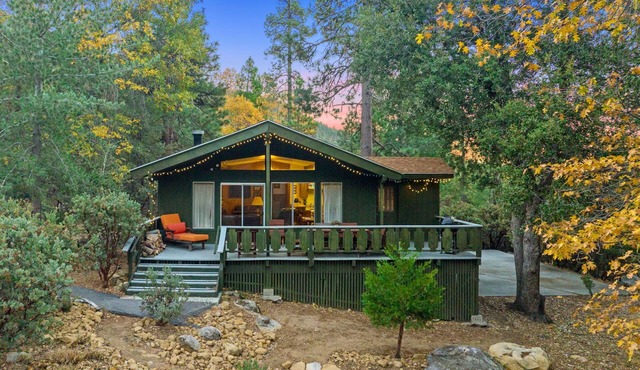 Tahquitz Chalet: Pet Friendly, Retro Chic Cabin with Lily Rock Views