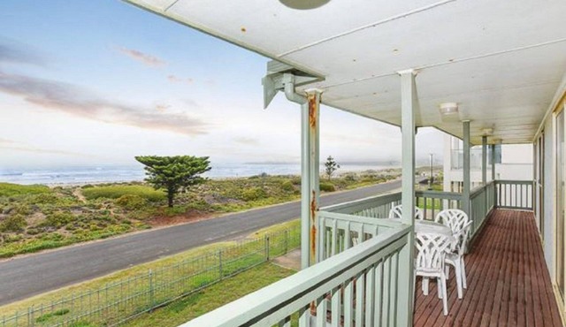 Tahren Beachfront Shack: Your Budget-Friendly Getaway Where Pets Are Welcome