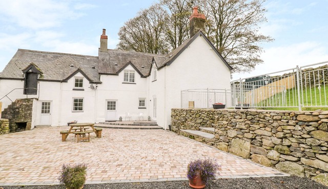 TAI UCHA, family friendly, with hot tub in Cerrigydrudion