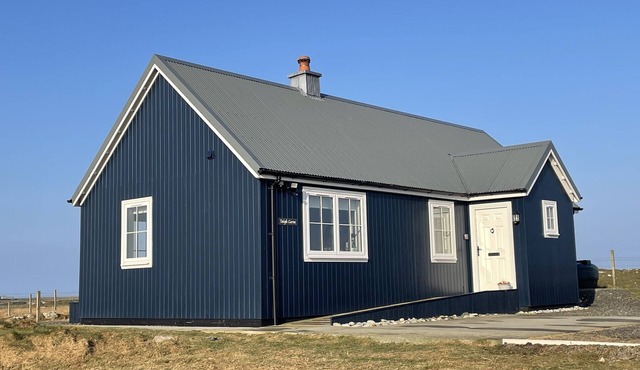 TAIGH GORM, family friendly, character holiday cottage in Balivanich