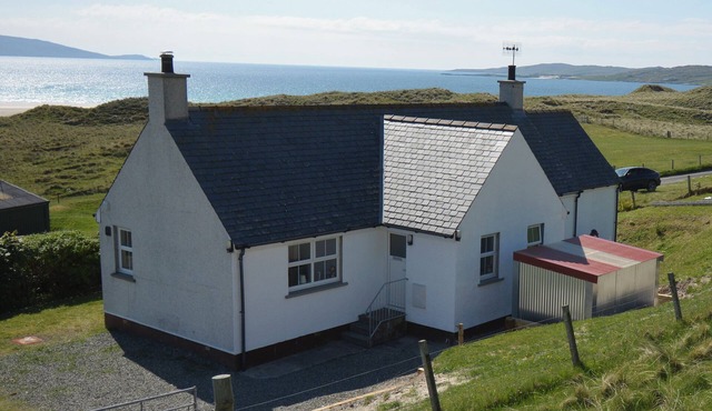 TAIGH MARSAILI, family friendly in Luskentyre, Isle Of Harris
