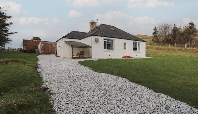 TAIGH NEILAG, pet friendly, character holiday cottage in Elgol