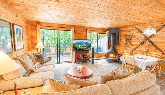 🌲 Tail Trails Getaway: Pool Access, Walk to Lake & Lodge, Pet Friendly 🐾