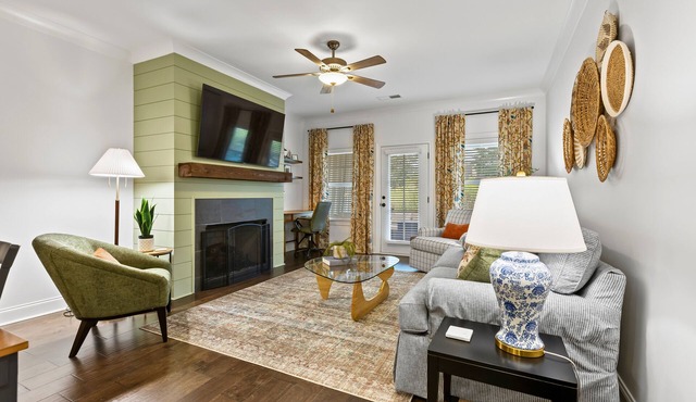 Tailored 2-bedroom townhome located in Auburn's peaceful Farmville Lakes