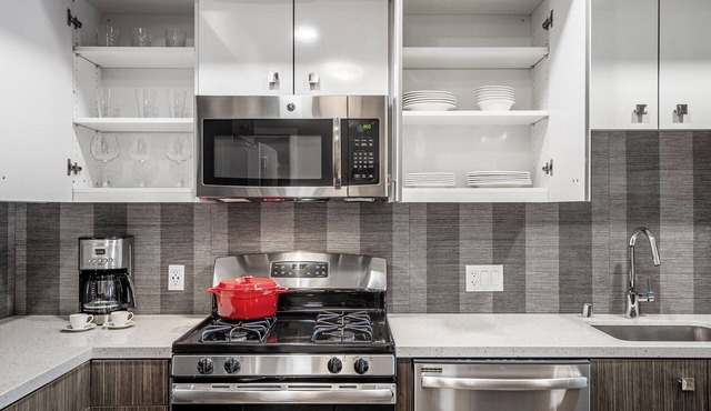 Tailored SoMa 1BR w/Gym, Patio, BBQ, near BART by Blueground