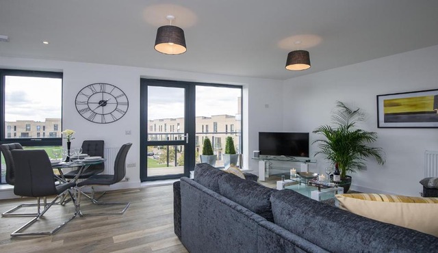 Tailored Stays - De Havilland House