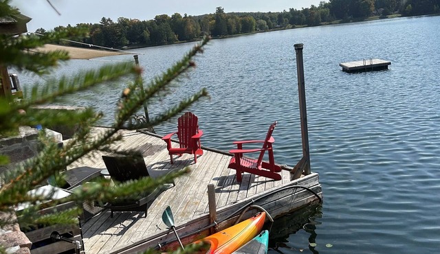 Tait Lake Retreat - Luxury Lakeside Home