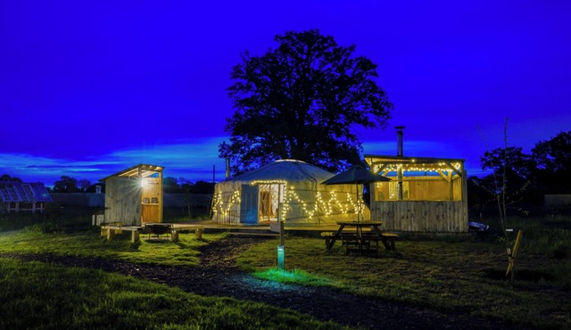 TAITTINGER Luxury Heated Yurt with Private Hot Tub