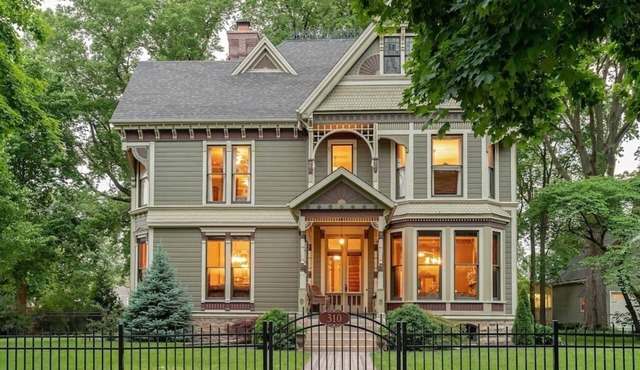 Take 5 Rendezvous at Hoffman House, Fairbury-Entire Home