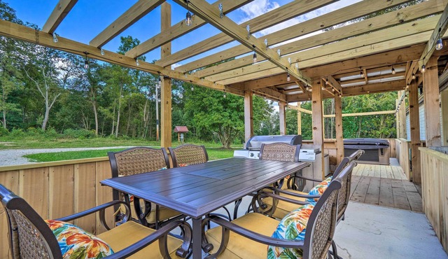 'Take 5' Retreat w/Hot Tub: Relax, Rest, Refresh!