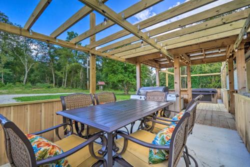 Take 5 Retreat with Hot Tub Relax, Rest, Refresh!