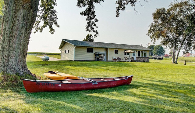 Take a Break at Lakeside Acres on Lake Sinissippi