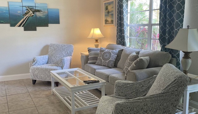 ❤️Take a stroll along the RIVERWALK PETS WELCOME🐩🐈 FISHING 🐠🐟ACROSS THE STREET