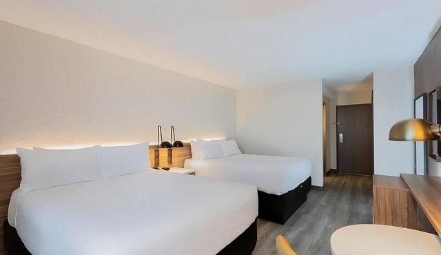 Take a Stroll at Myers Park! Relaxing Stay! Pets Allowed!