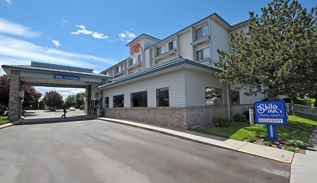 Take An Amazing Vacation! FREE Parking and Indoor Pool, Near Boise Art Museum!