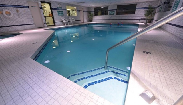 Take An Amazing Vacation! On-site Pool and Restaurant, Near Boise Art Museum!