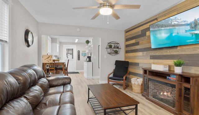 Take In MQT - Convenient Main Apt, Walking Range!