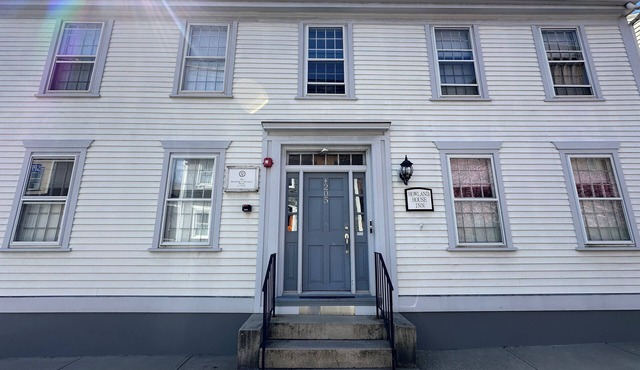 Take over this entire private historic Howland House, in the heart of downtown Newport—5BR/5BA inn sleeps 17 with king beds, pull-outs, full kitchen, ensuite baths, private patio, AC, TVs, Wifi and so much more! Steps to Thames Street, shops, wharfs
