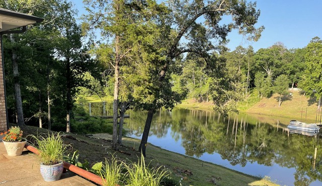 Take Time Inn - Beautiful lakefront home with plenty of space inside and out.