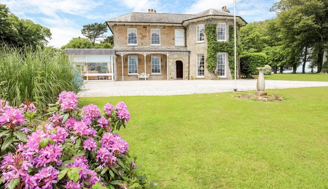 TAL GWYNEDD, pet friendly, luxury holiday cottage in Newborough