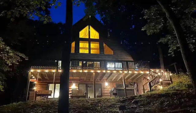 Talihaven Lakefront Chalet - Hot Tub Game Room Fire Pit Sleeps 14