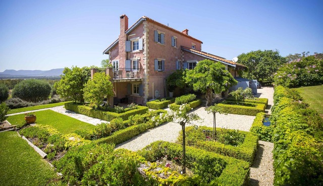 Talits Estate Vineyard - Fabulous 4 bdrm, 4 bthrm French provincial luxury with pool and vineyard views