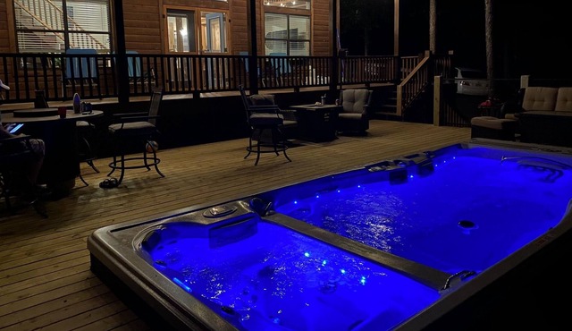 Talk about fun!! Heated Pool - Hot Tub / Lake / Boat Dock!!