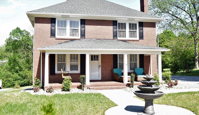 Talk of the Town (Down) Charming Renovated Home