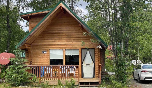 Talkeetna Log Cabin with Hot Tub Unit 2