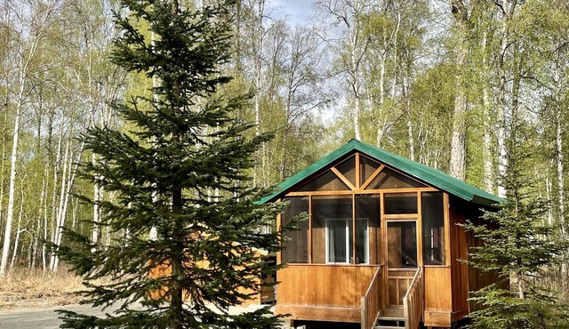 Talkeetna Wilderness Lodge - Studio Cabin 6 - King Bed