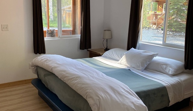 Talkeetna Wilderness Lodge - Studio Cabin #7 – King Bed