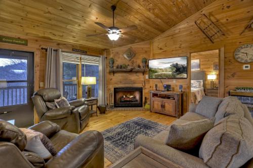 Talking Leaves Hot tub firepit and comfy king beds