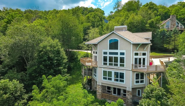 Tall Castle: Lake Access, Fire Pit, Community Amenities!