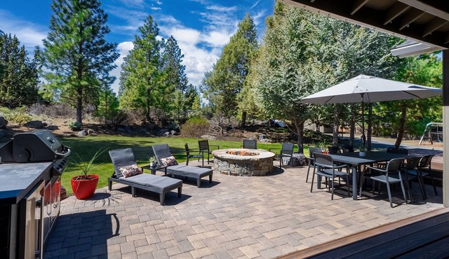 Tall Pine Tuckaway – HOT TUB, EV Charger, firepit patio, full RV hookups