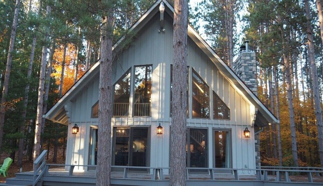 Tall Pines Escape - Large and Luxurious!