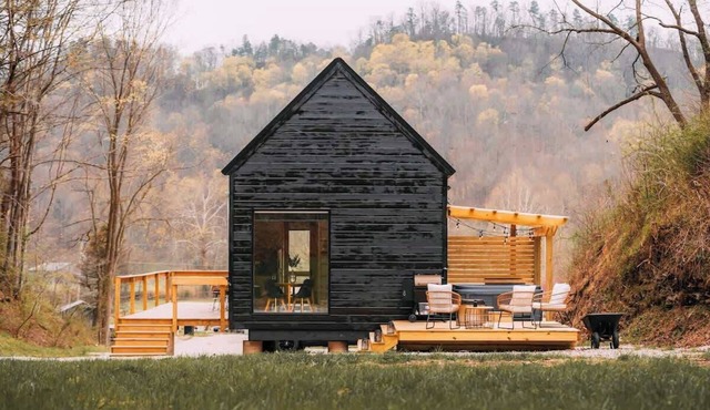 Tall Stüga at Lush Hollow