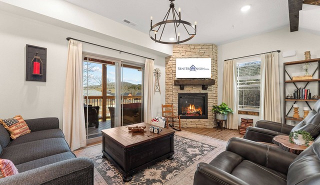 Tall Timbers New Cabin, Private Hot Tub, Outdoor Pool, Free Daily Tickets & Near Thunder Ridge
