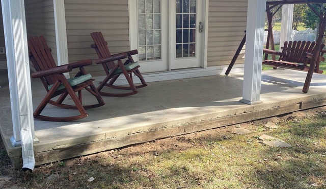 Talladega Nights Bedroom and Bath with Separate Entrance, on Choccolocco Creek.
