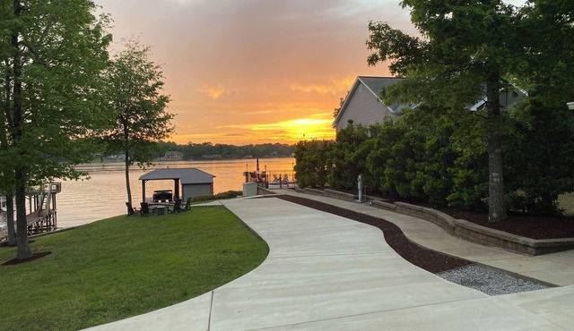 Talladega Race Fans, Exclusive, private water front RV spot on Lake Logan Martin