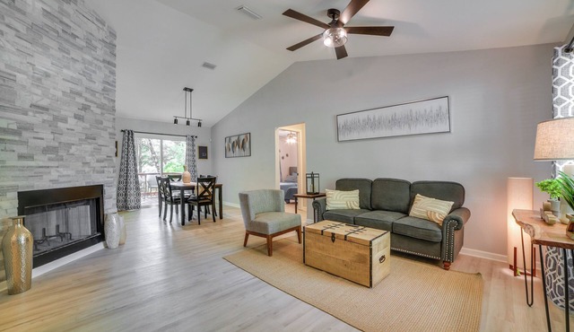 Tallahassee Home w/Private Deck: 4 Mi to Downtown