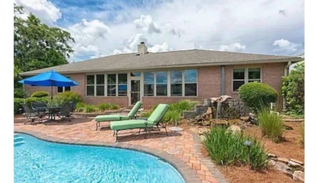 Tallahassee Pool Oasis w/ Hot Tub, minutes to FSU/FAMU