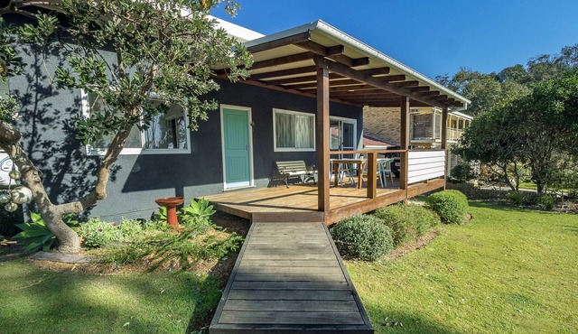 Tallowood beachside cottage