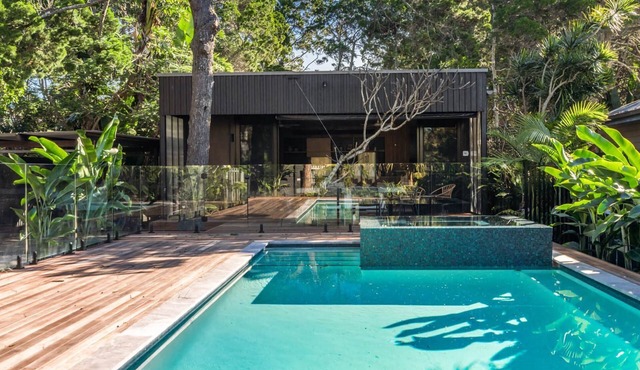 Tallowood - luxury beach house with pool & studio