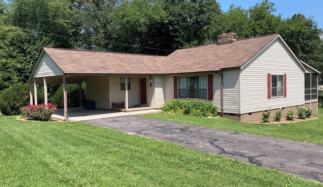 Tallulah House - A remodeled home place now available for short time rental.